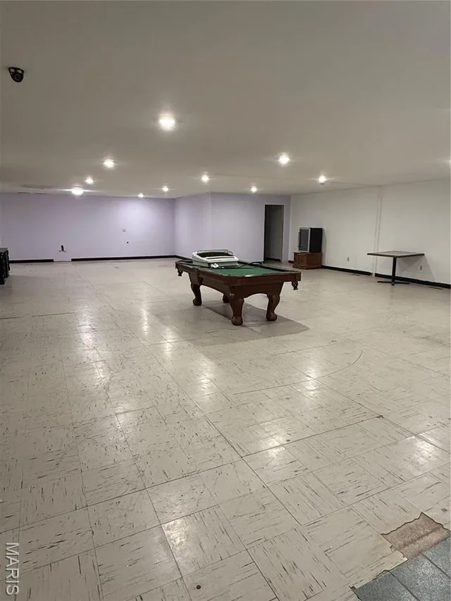 Living room — 12037 Highway 32 Roby Missouri real estate