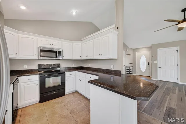 Primary bedroom — 22953 Revelation Road Waynesville Missouri real estate