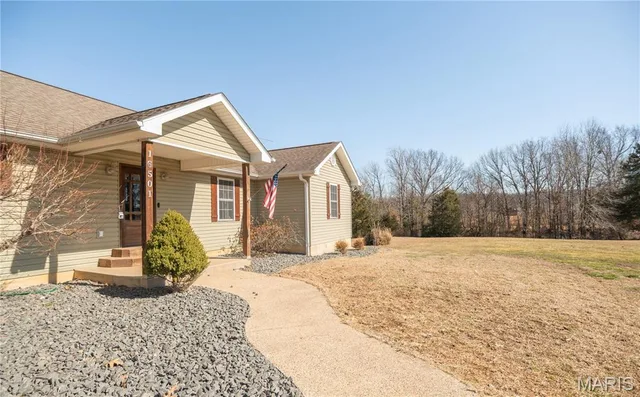 Primary bedroom — 16501 County Road 420 Bloomfield Missouri real estate
