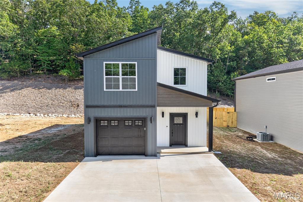 581 Russell Drive Waynesville Missouri 3 bedroom 3 bathroom home for sale listed at $289,900