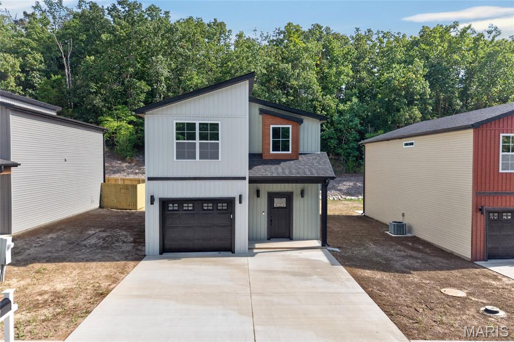 577 Russell Drive Waynesville Missouri 3 bedroom 3 bathroom home for sale listed at $294,900