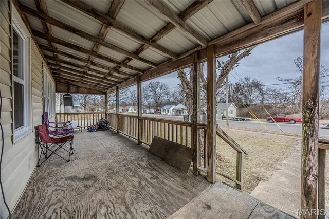 Primary bedroom — 588 Locust Street Lebanon Missouri real estate