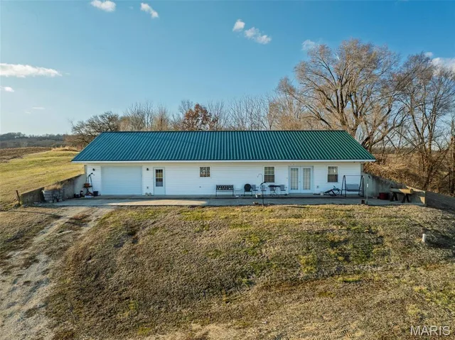 Front exterior — 11742 Highway D Louisiana Missouri real estate