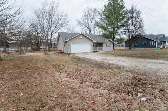 Front exterior — 806 S Tebbetts Belle Missouri real estate