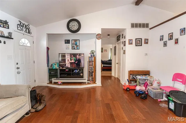 Primary bedroom — 806 S Tebbetts Belle Missouri real estate