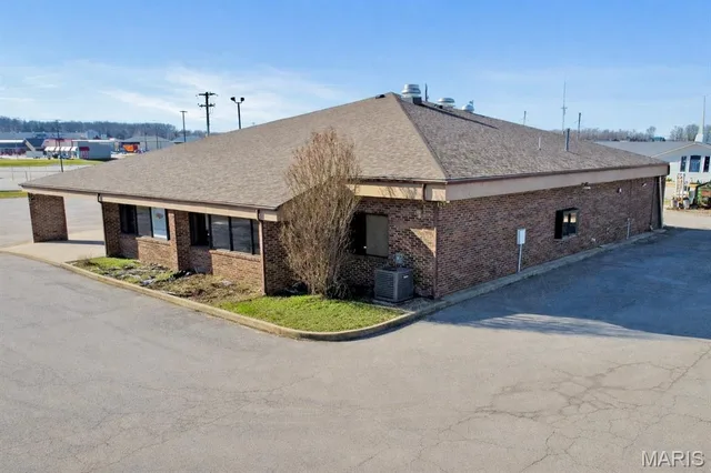 Front exterior — 1415 Sam Houston Blvd. Houston Missouri real estate