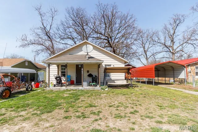 Front exterior — 209 S Park Manor Boulevard Lebanon Missouri real estate