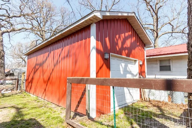 Primary bedroom — 209 S Park Manor Boulevard Lebanon Missouri real estate