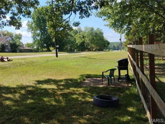 Primary bedroom — 479 Oak Hill Drive Road Houston Missouri real estate