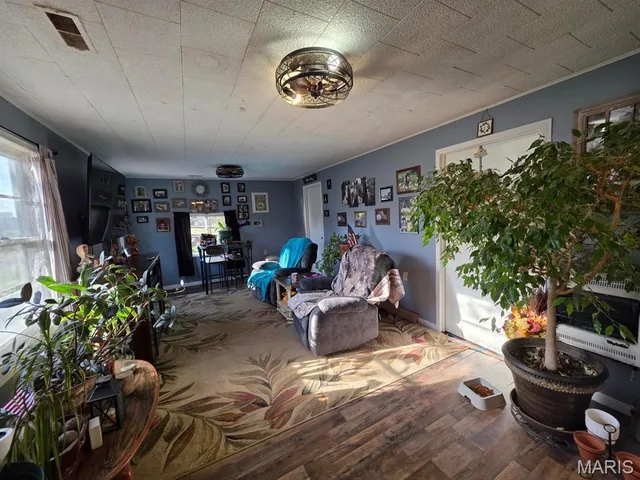 Living room — 479 Oak Hill Drive Road Houston Missouri real estate