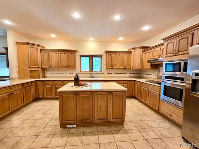 Primary bedroom — 20404 Alpine Trail Raymondville Missouri real estate