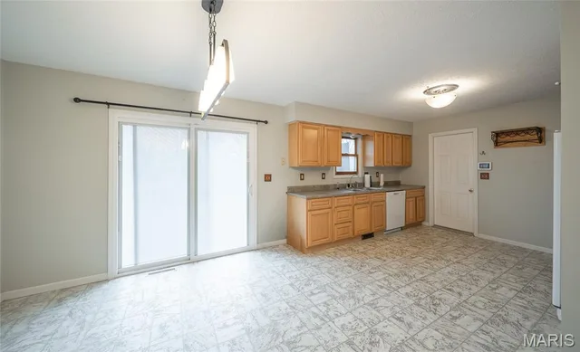 Primary bedroom — 22130 Rhyme Lane Waynesville Missouri real estate