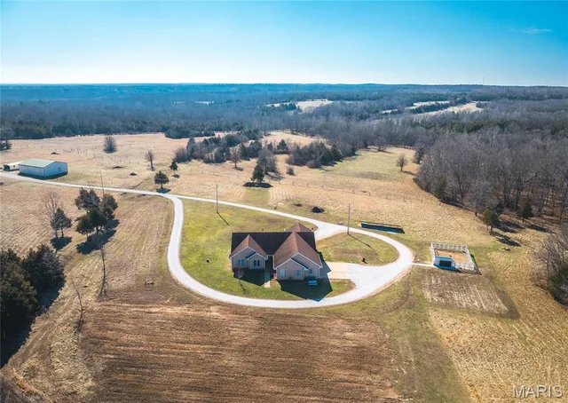 Front exterior — 11373 Thunder Ridge Road Richwoods Missouri real estate