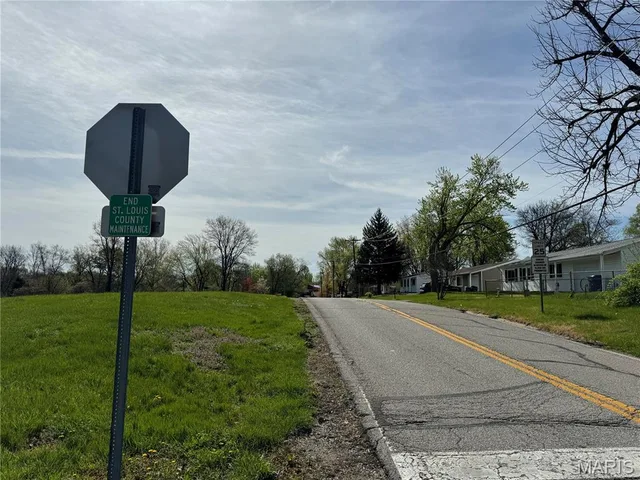 Primary bedroom — 6.89 +/- Ac Dunn Road Hazelwood Missouri real estate