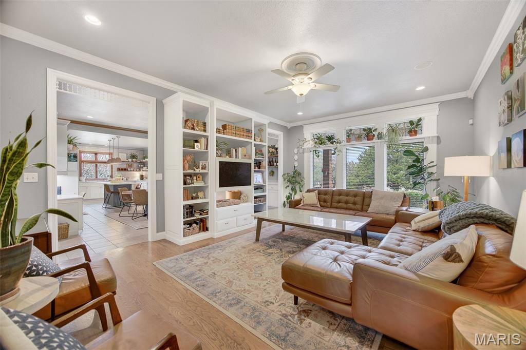 1550 Cedar Lawn Drive Lebanon Missouri 6 bedroom 5 bathroom home for sale listed at $649,000