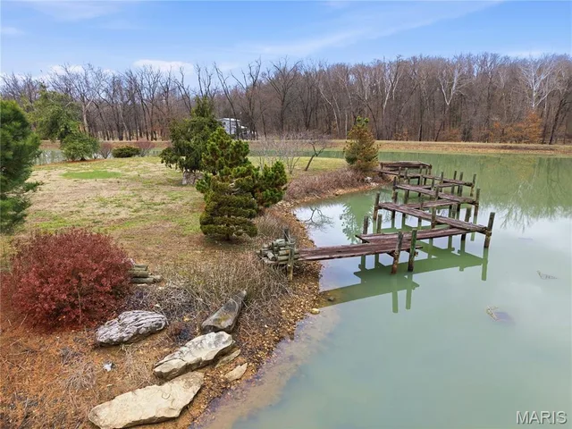 Primary bedroom — 70 E High Point Lane Columbia Missouri real estate