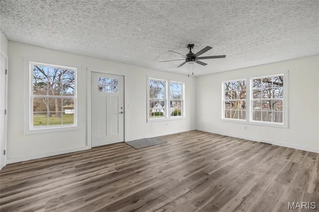 Living room — 303 S Pine Street Dixon Missouri real estate