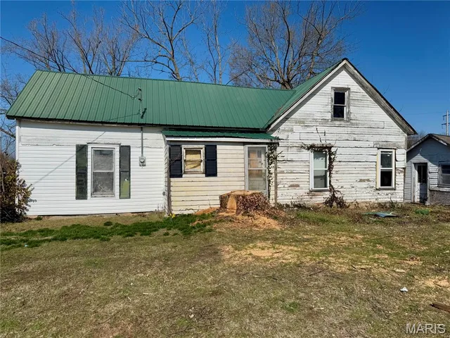Kitchen — 176 N Jackson Avenue Lebanon Missouri real estate
