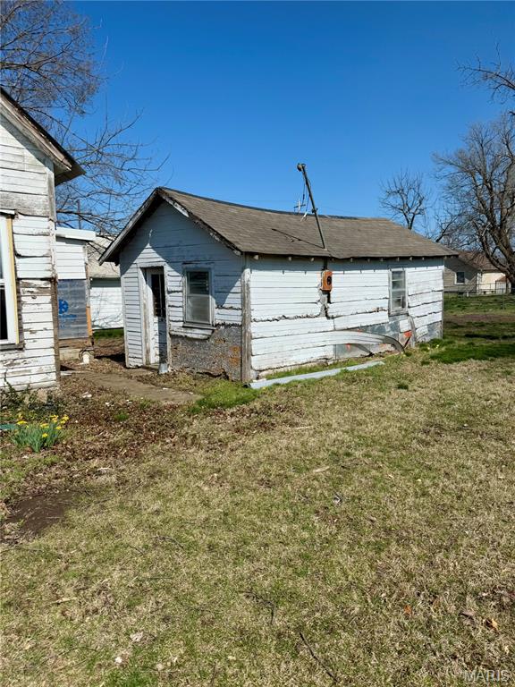 Primary bedroom — 176 N Jackson Avenue Lebanon Missouri real estate
