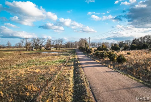 Living room — 72 +/- acres County Road 8490 Newburg Missouri real estate