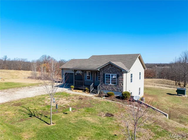 Front exterior — 20754 State Highway 6 Lewistown Missouri real estate