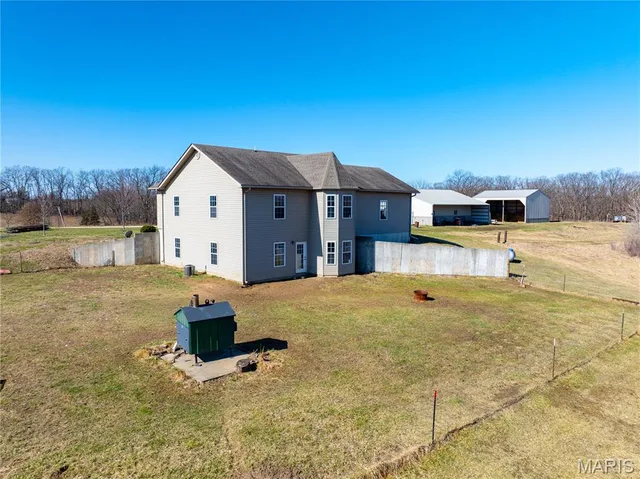 Kitchen — 20754 State Highway 6 Lewistown Missouri real estate