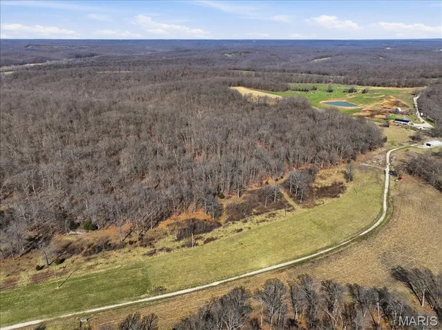 Front exterior — 86.6+/- Acre Beechnut Stover Missouri real estate