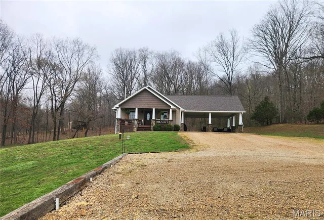 Living room — 19375 State Highway 51 Marble Hill Missouri real estate