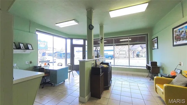 Living room — 215 S Grand Avenue Houston Missouri real estate