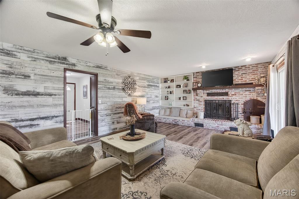 Kitchen — 22762 Post Oak Lane Lebanon Missouri real estate