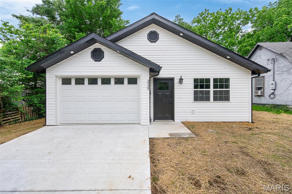 225 Garfield Street Lebanon Missouri 3 bedroom 2 bathroom home for sale listed at $205,000