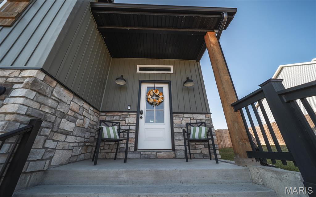 Primary bedroom — 203 Majestic Waynesville Missouri real estate