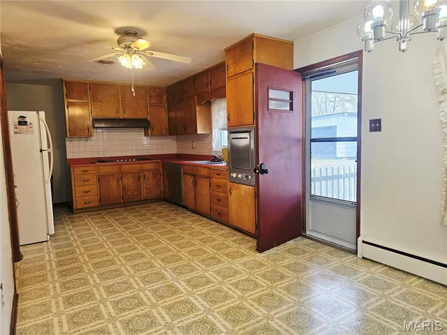Primary bedroom — 406 N Commercial Street Crocker Missouri real estate