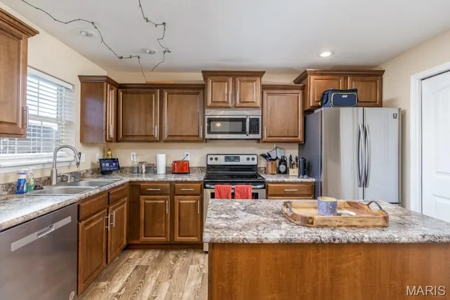 Kitchen — 19750 Loyd Lane Waynesville Missouri real estate