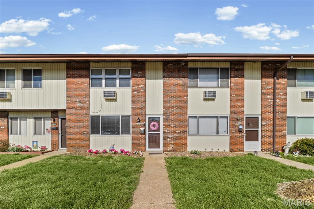 7451 Hazelcrest Drive Hazelwood Missouri 3 bedroom 2 bathroom home for sale listed at $95,500