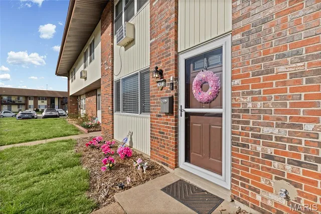 Front exterior — 7451 Hazelcrest Drive Hazelwood Missouri real estate