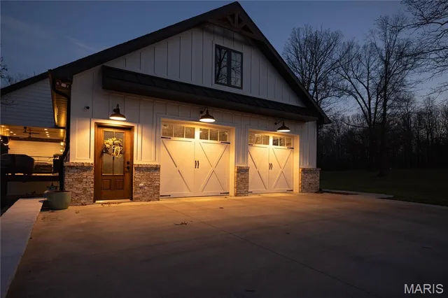 Front exterior — 437 Ridgeview Lane Poplar Bluff Missouri real estate