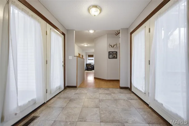 Primary bedroom — 284 White Road Montgomery City Missouri real estate