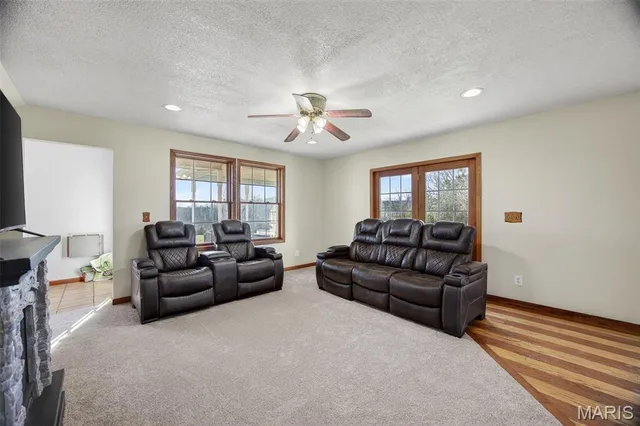 Living room — 33992 Garrett Road Richland Missouri real estate