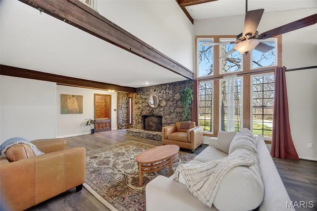 Living room — 21944 Buford Lane Waynesville Missouri real estate