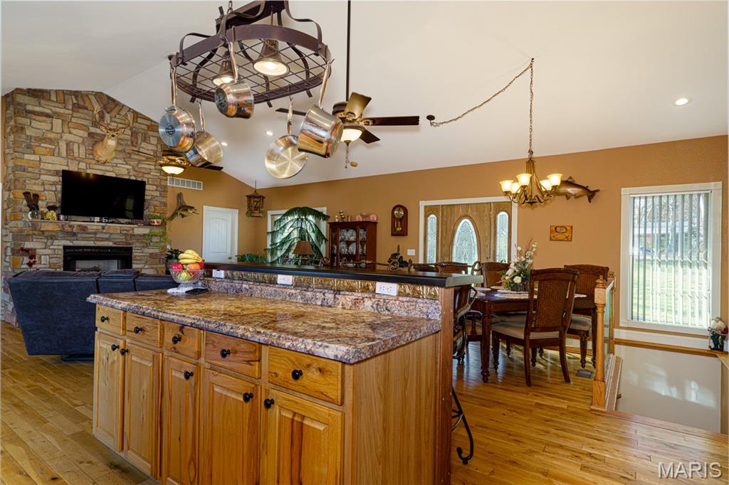 19855 19 Highway Steelville Missouri 2 bedroom 4 bathroom home for sale listed at $398,000