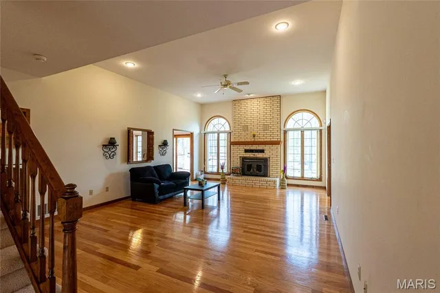 Living room — 900 Country Lane Rolla Missouri real estate