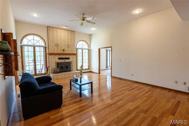 Primary bedroom — 900 Country Lane Rolla Missouri real estate
