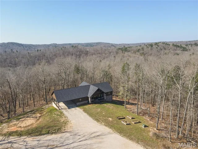 Primary bedroom — 422 Pea Vine Road Van Buren Missouri real estate