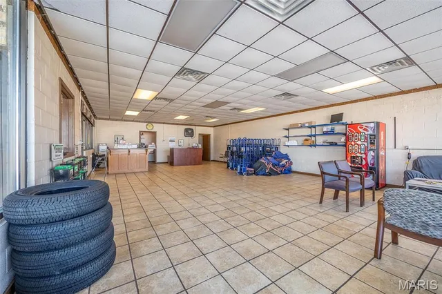 Primary bedroom — 935 S Jefferson Avenue Lebanon Missouri real estate