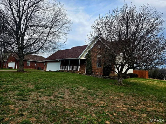 Front exterior — 909 Daytona Drive Lebanon Missouri real estate
