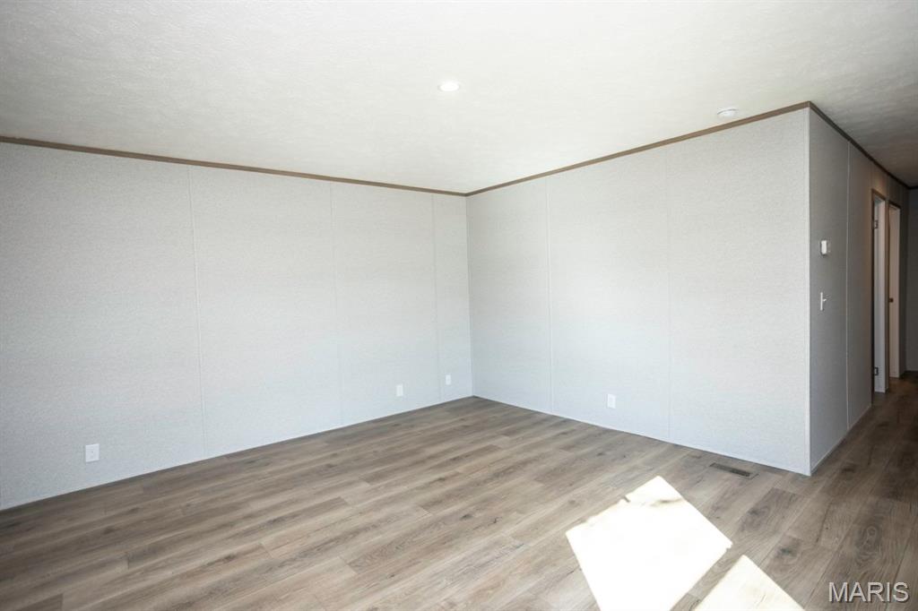 Primary bedroom — 18356 Lassiter Lane Waynesville Missouri real estate