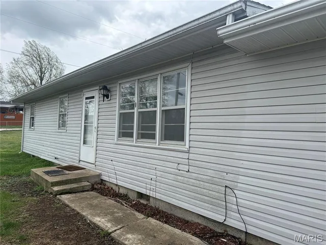 Kitchen — 210 S High Street Iberia Missouri real estate