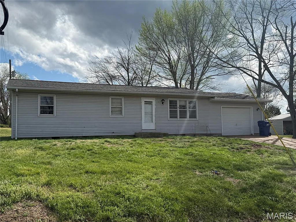 210 High Street, Iberia MO real estate