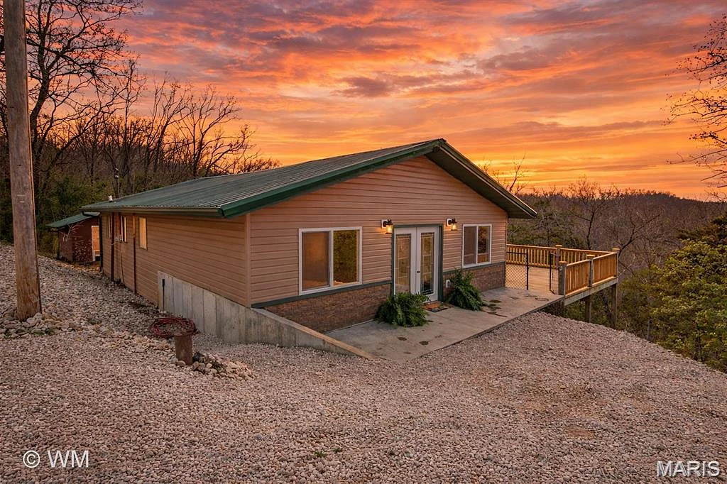 89 Singing Oaks Drive, Sunrise Beach MO